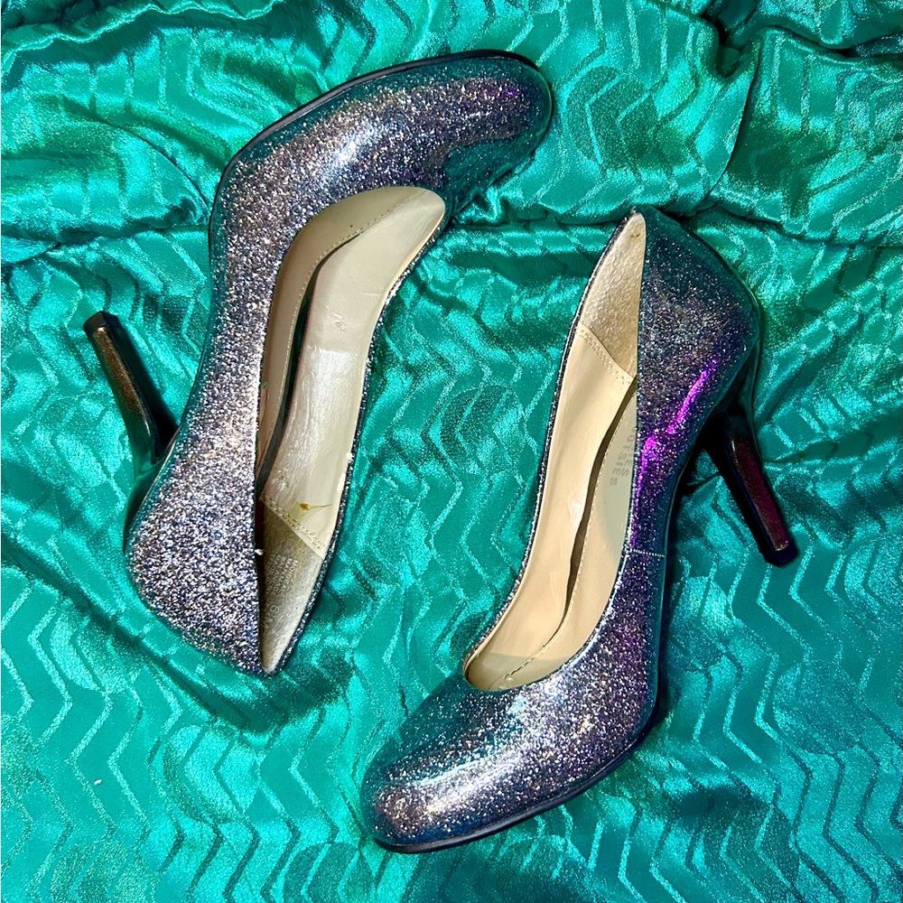 Mootsies Tootsies Metallic Silver Glitter Round Toe Pumps, Size 6.5